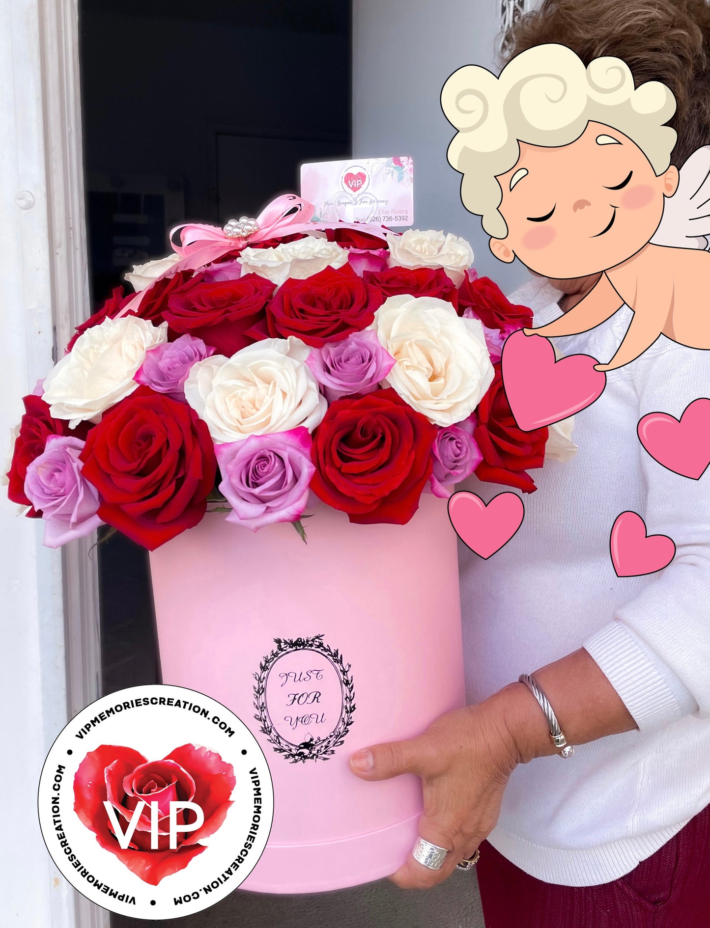 Round Box Mixed Roses Coquette Bouquet