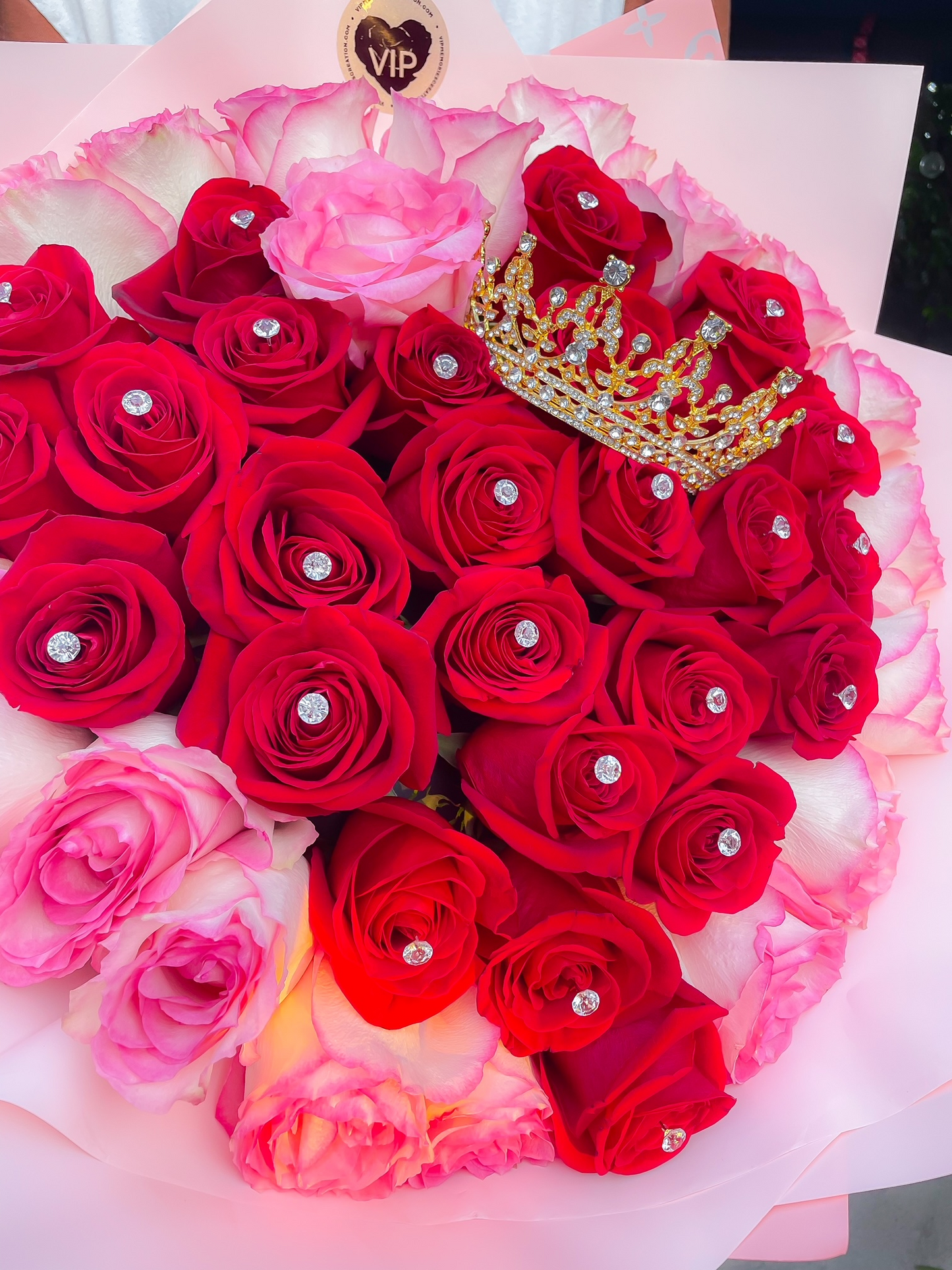50 Rose Bouquet (Crown+Butterflies+Message)