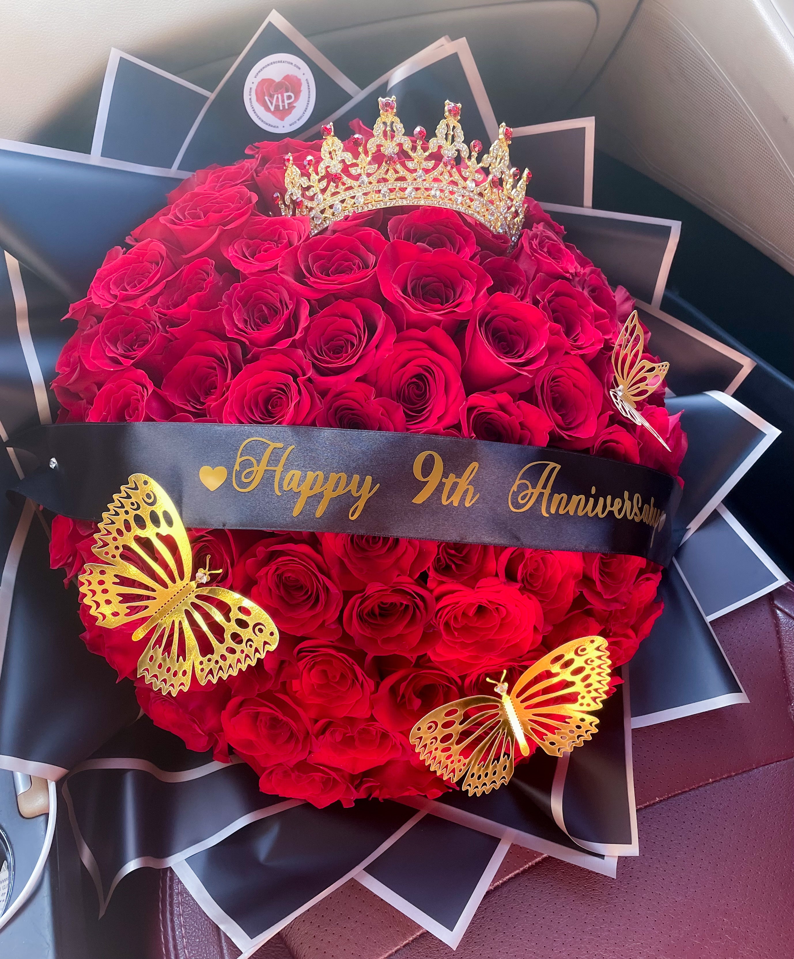 75 Rose Bouquet (Crown+Butterflies)