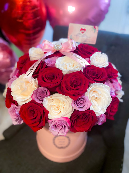 Round Box Mixed Roses Coquette Bouquet